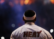 开云体育直播-布克主宰比赛走向，辽宁队淘汰赛过关灰熊—跨领域竞技的胜利哲学