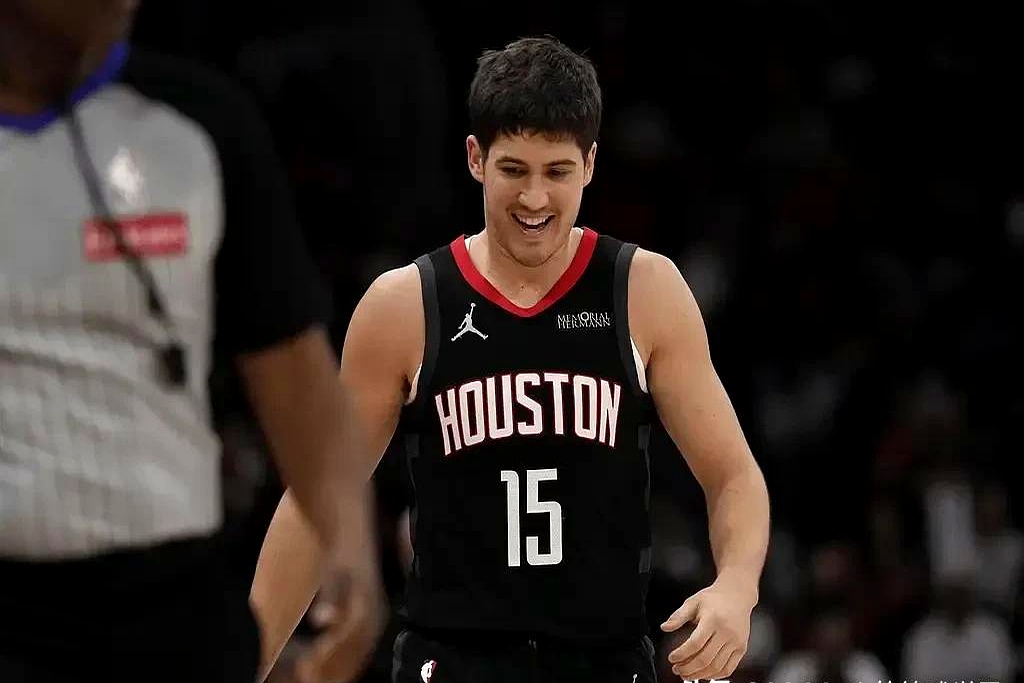 火箭完胜中国男篮，巴恩斯惊艳世界的简单介绍