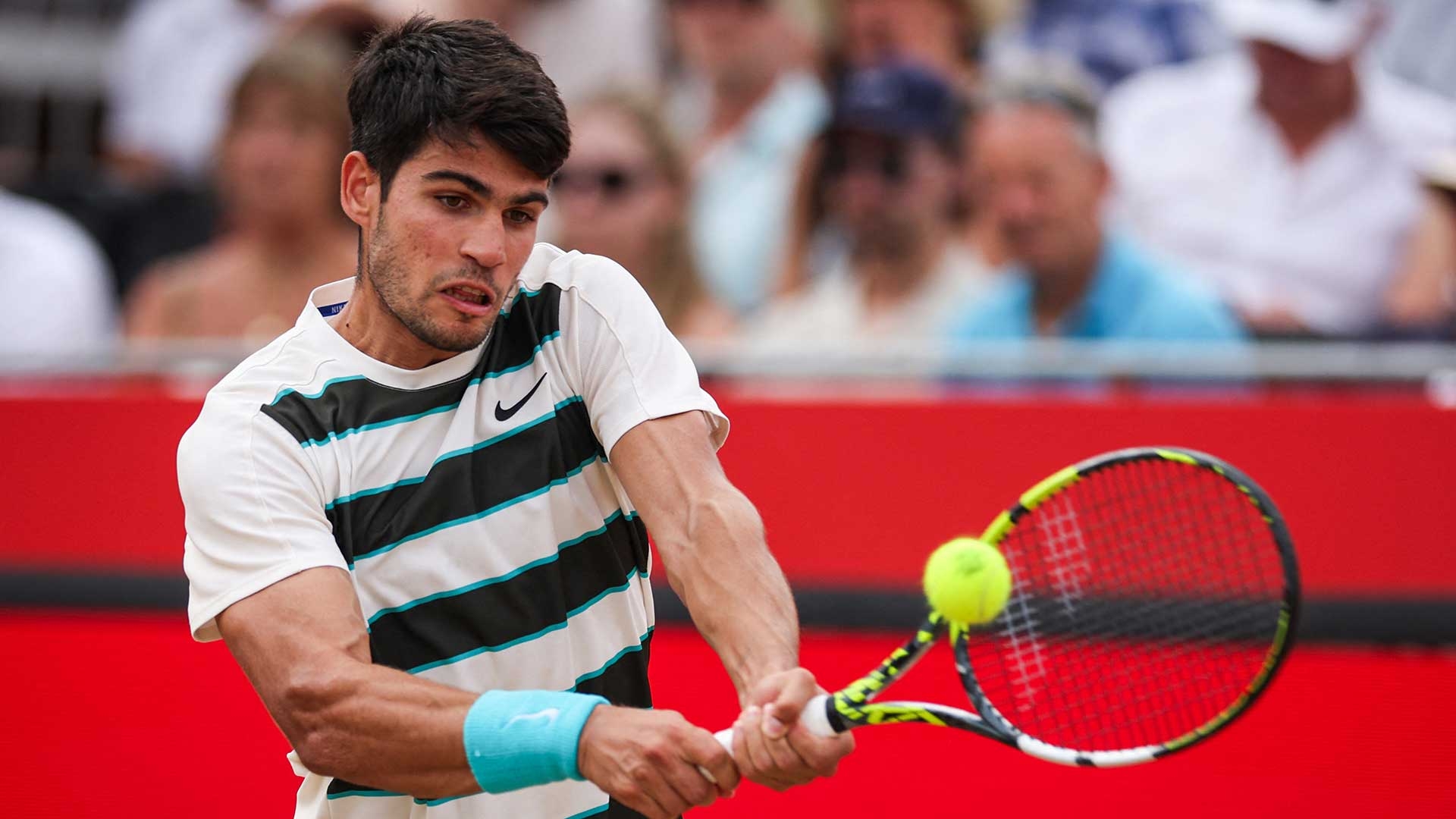 关于意大利网球队逆转美国网球队，阿尔卡拉斯统治全场的信息