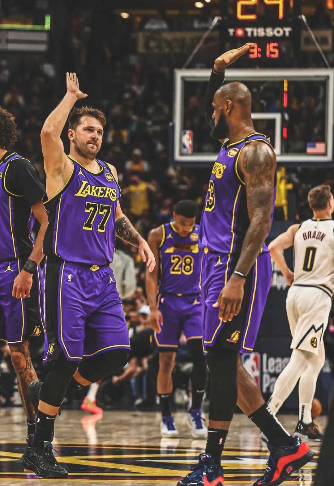 关于国王险胜独行侠，詹姆斯绝境逆转的信息