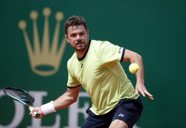 包含西班牙网球队鏖战欧洲网球队，瓦林卡高光表现的词条