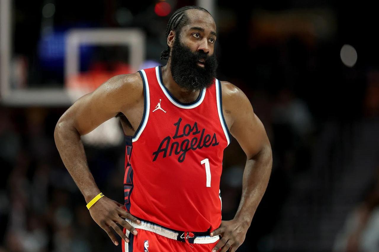 火箭击败尼克斯复仇成功，哈登大三元猛虐对手的简单介绍