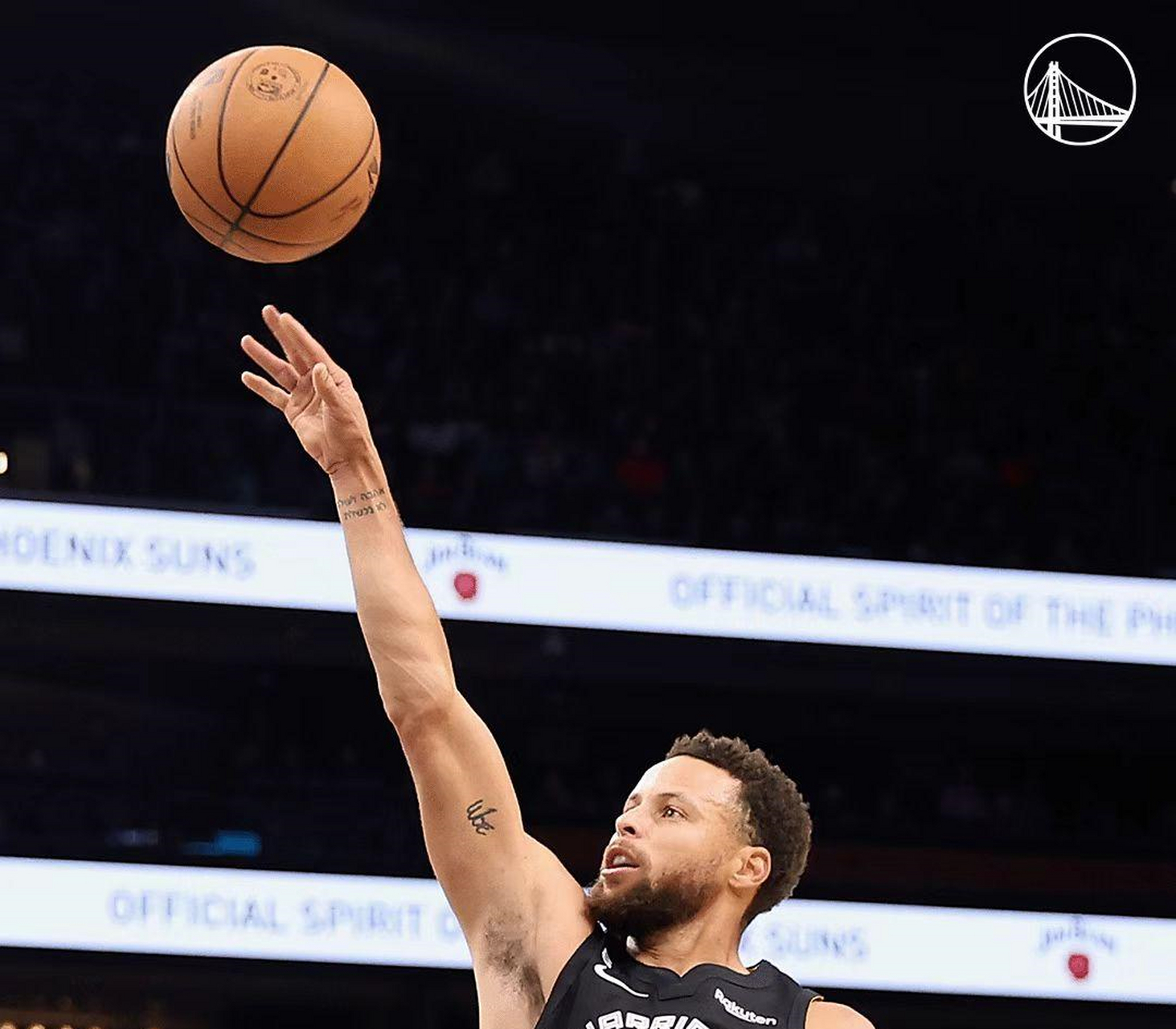 包含卫冕冠军勇士击败黄蜂收获连胜的词条