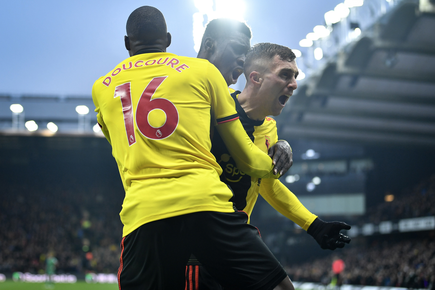 温布尔登不敌沃特福德，战绩仍有待提高的简单介绍