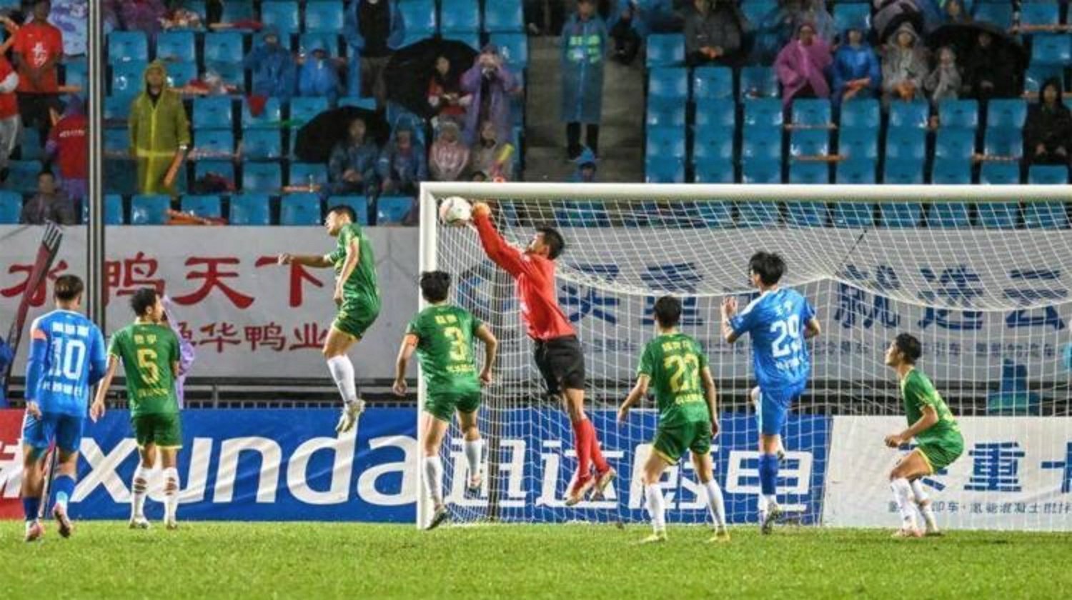 包含高水平足球赛事再度引发球迷热议的词条