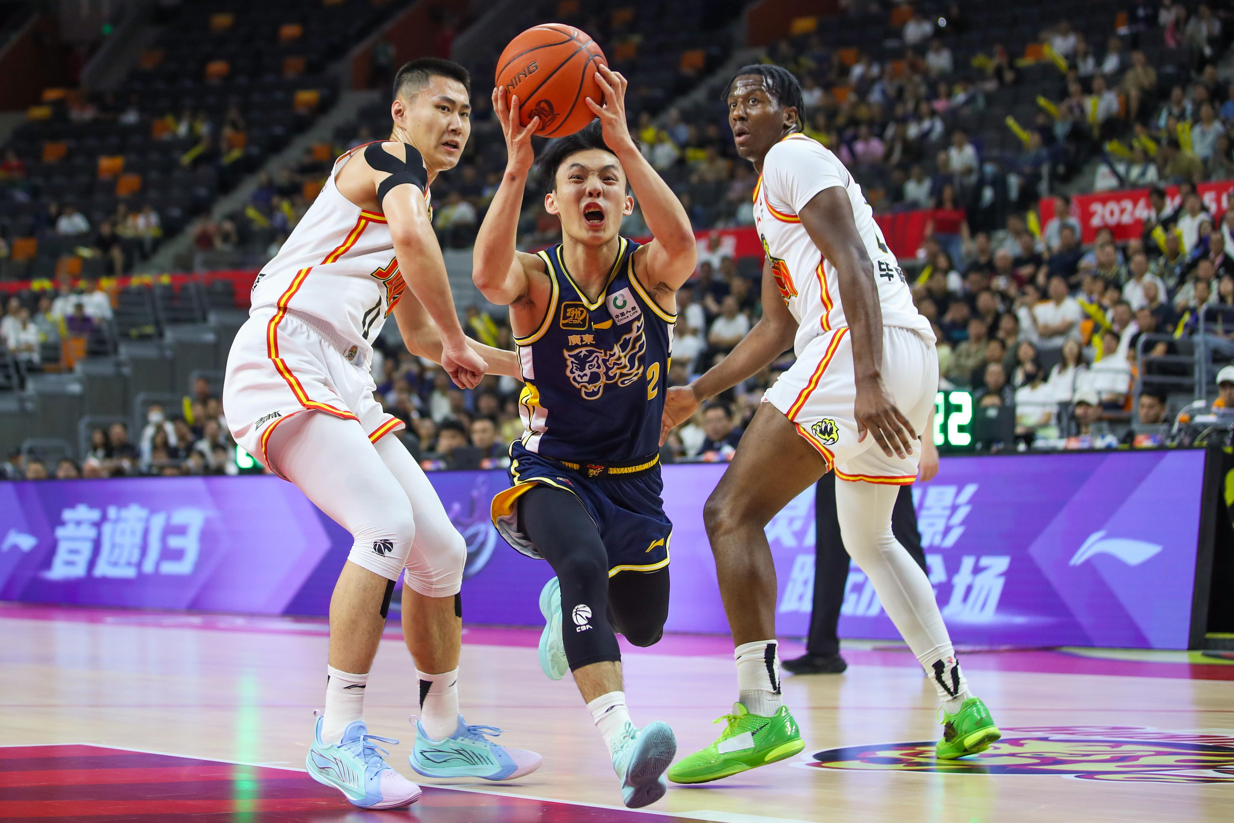 包含吴前、易建联今晚对决：广东队胜辽宁队晋级总决赛的词条