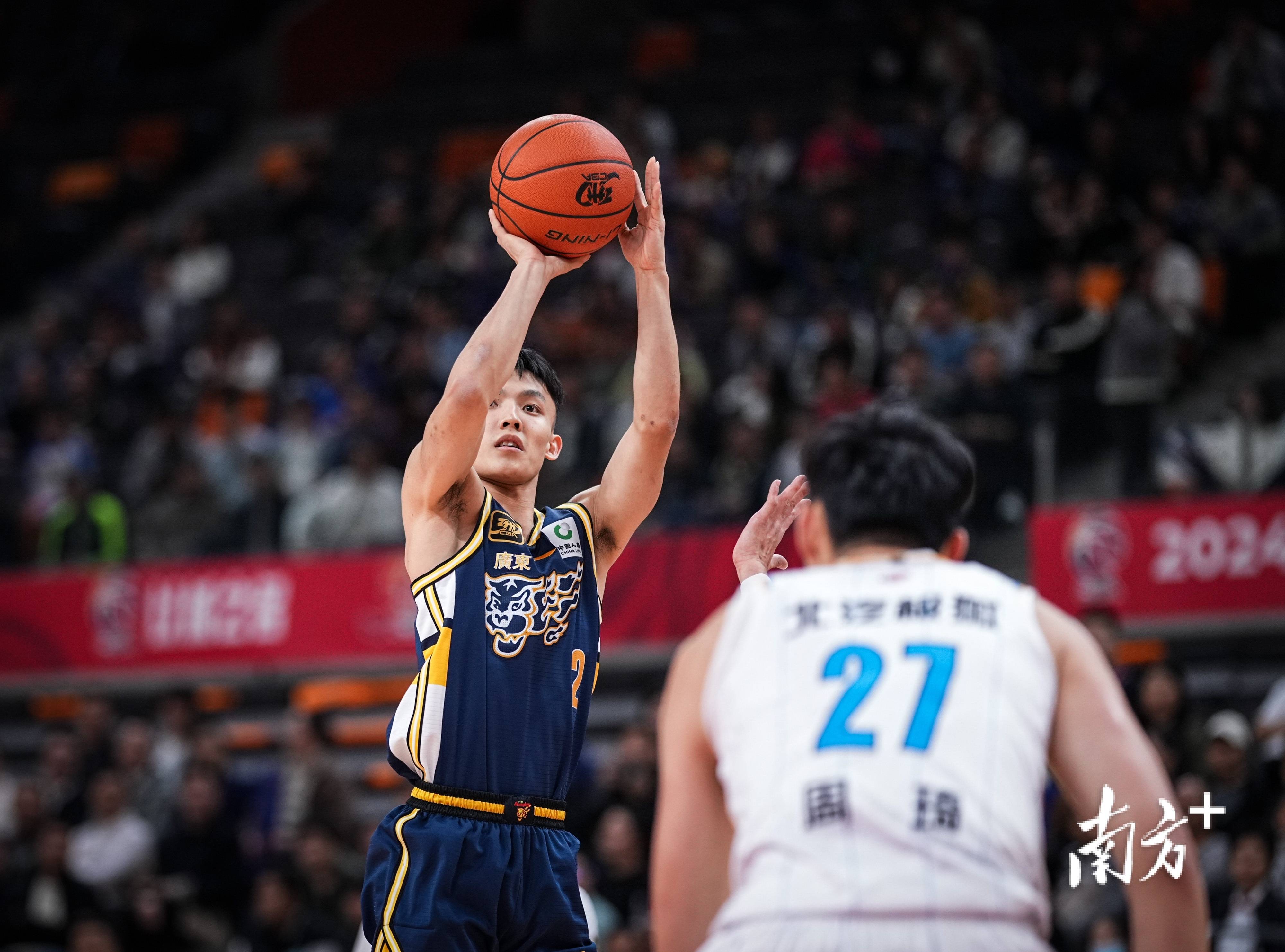 包含吴前、易建联今晚对决：广东队胜辽宁队晋级总决赛的词条