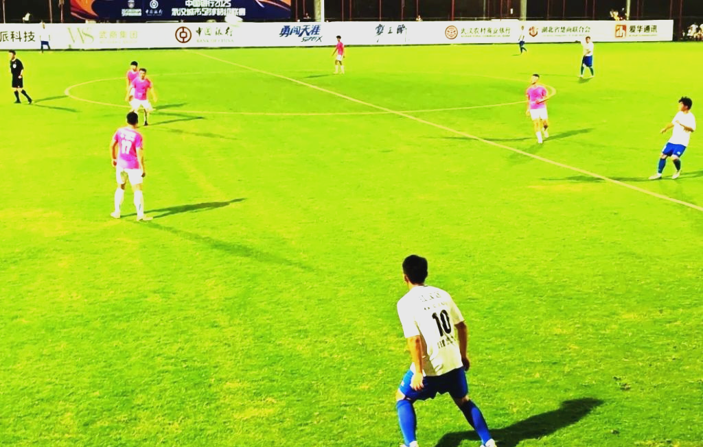 包含比赛中球员场上体现出顽强的拼搏精神的词条