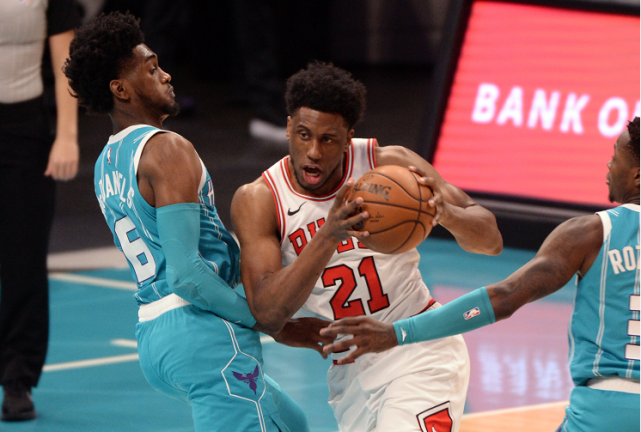 关于爵士横扫深圳队，武切维奇统治全场的信息